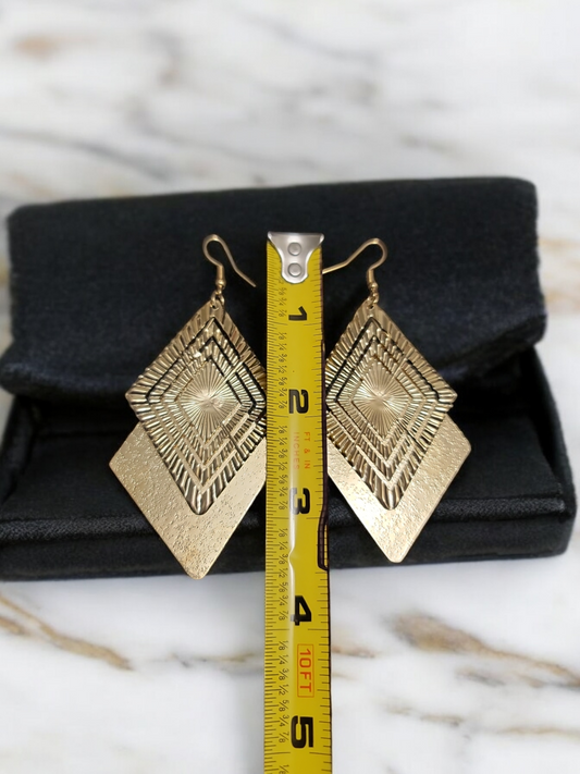 Gold tone light weight statement dangle earrings