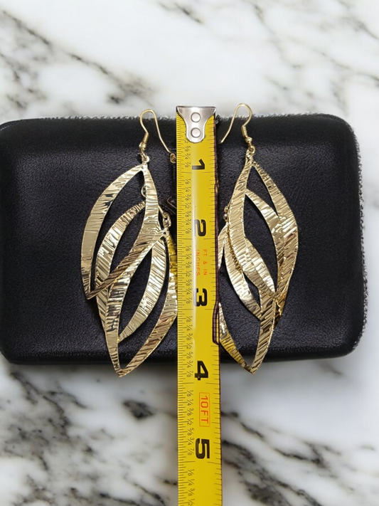 Gold tone light weight statement dangle earrings