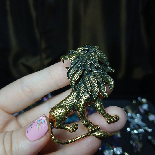 Gold Tone Lion Brooch