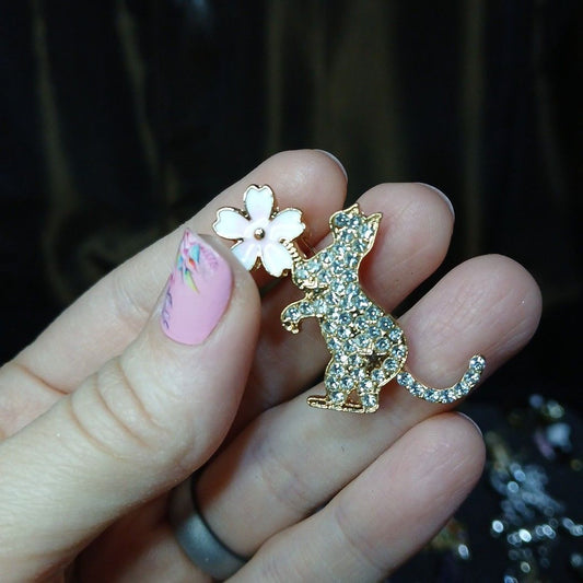 Gold Tone Cat Rhinestone Brooch