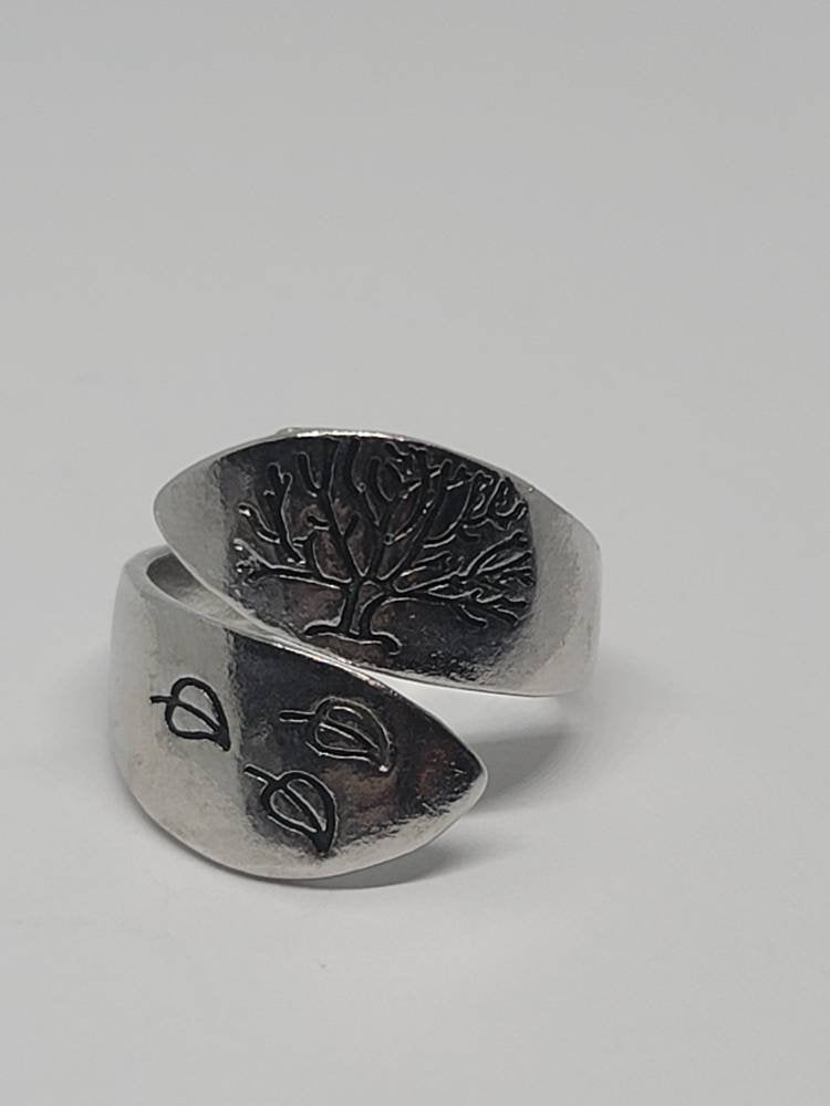 Silver tree leaf detail wrap around ring size 8 1/2