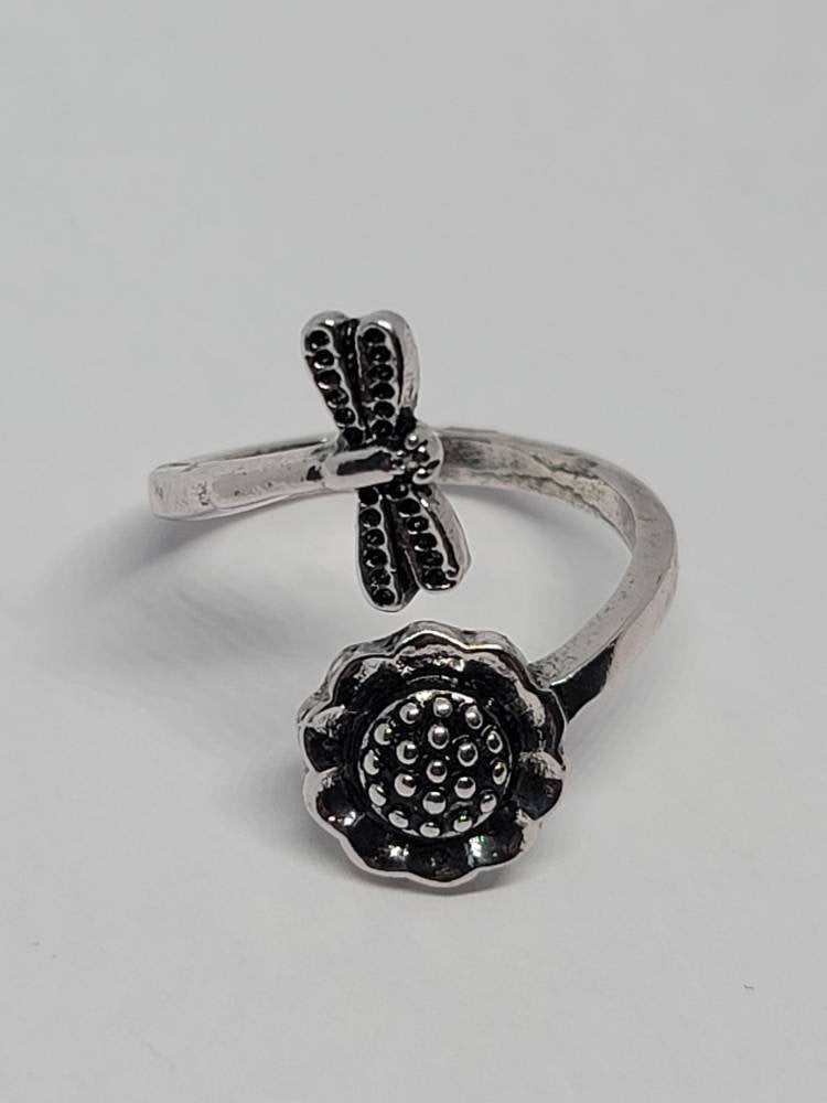 Dragonfly ring silver wrap around flower size 7