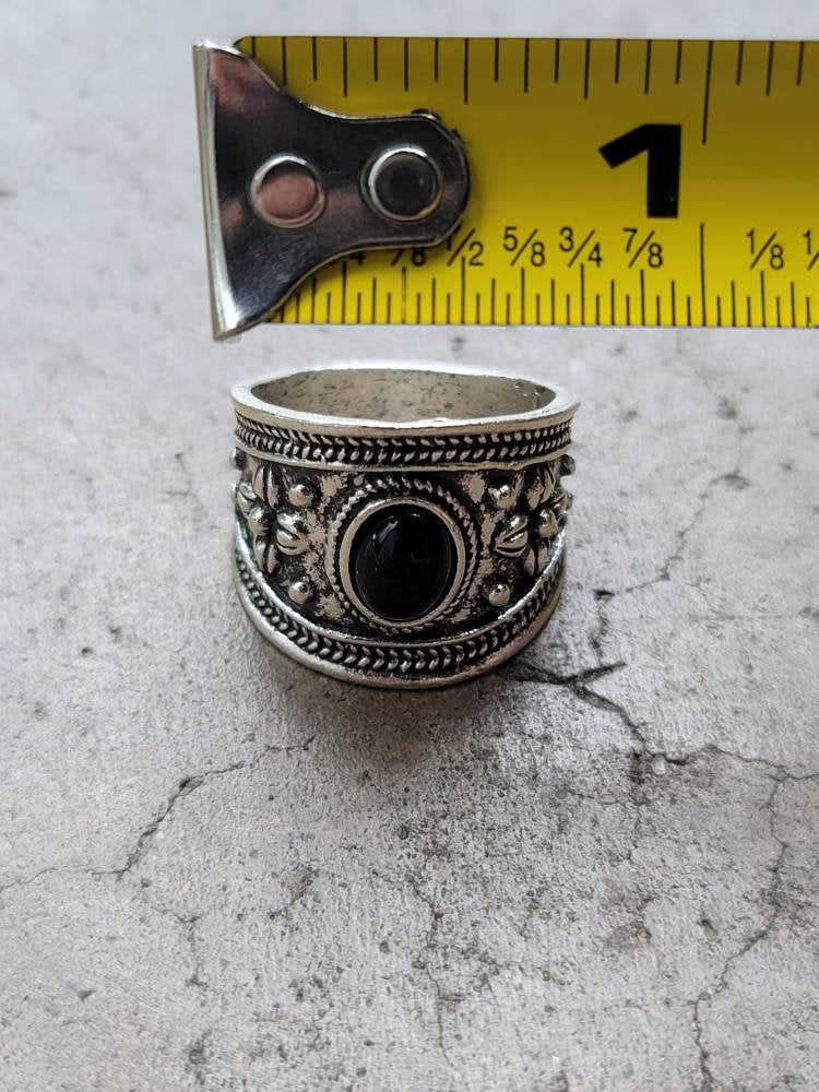 Silver black stone ring size 7 1/2