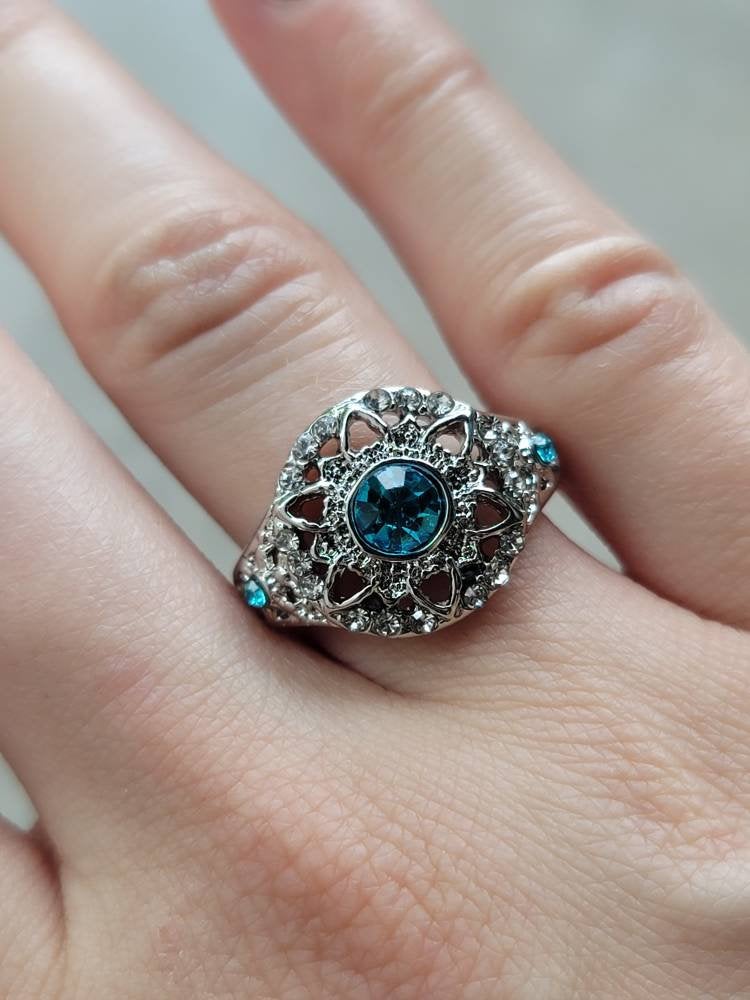 Rhinestone ring silver blue size 8 1/2