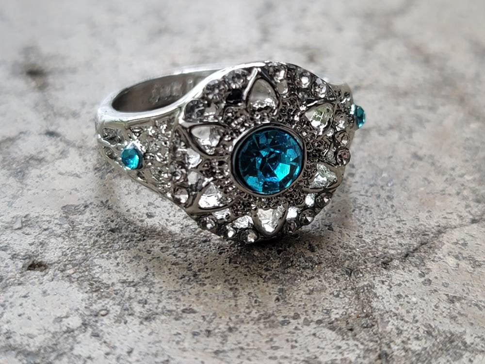 Rhinestone ring silver blue size 8 1/2