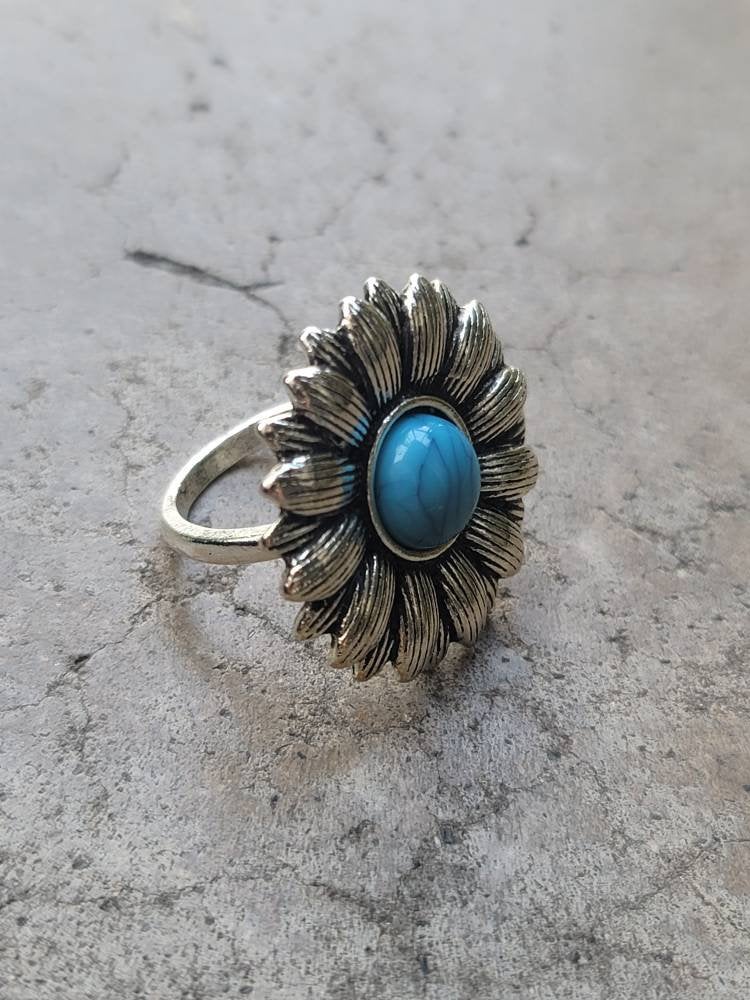 Silver flower turquoise ring size 7 1/2