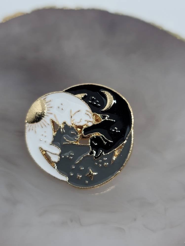 Ying yang cats brooch black white gray gold pin