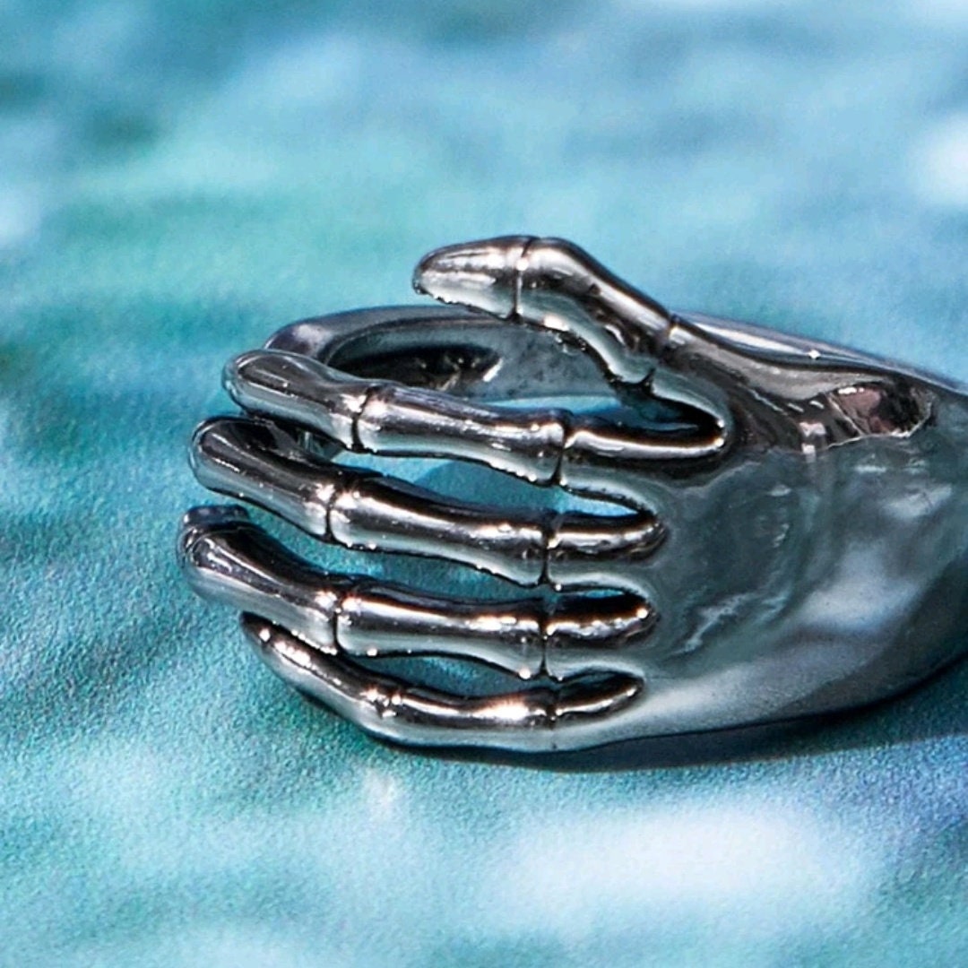 Silver Skeleton wrap around hand ring Size 7