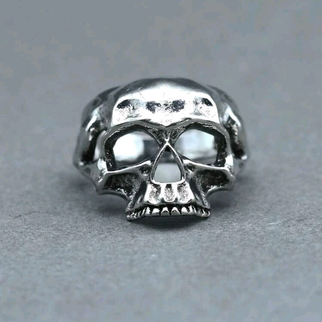 Skull ring Size 8