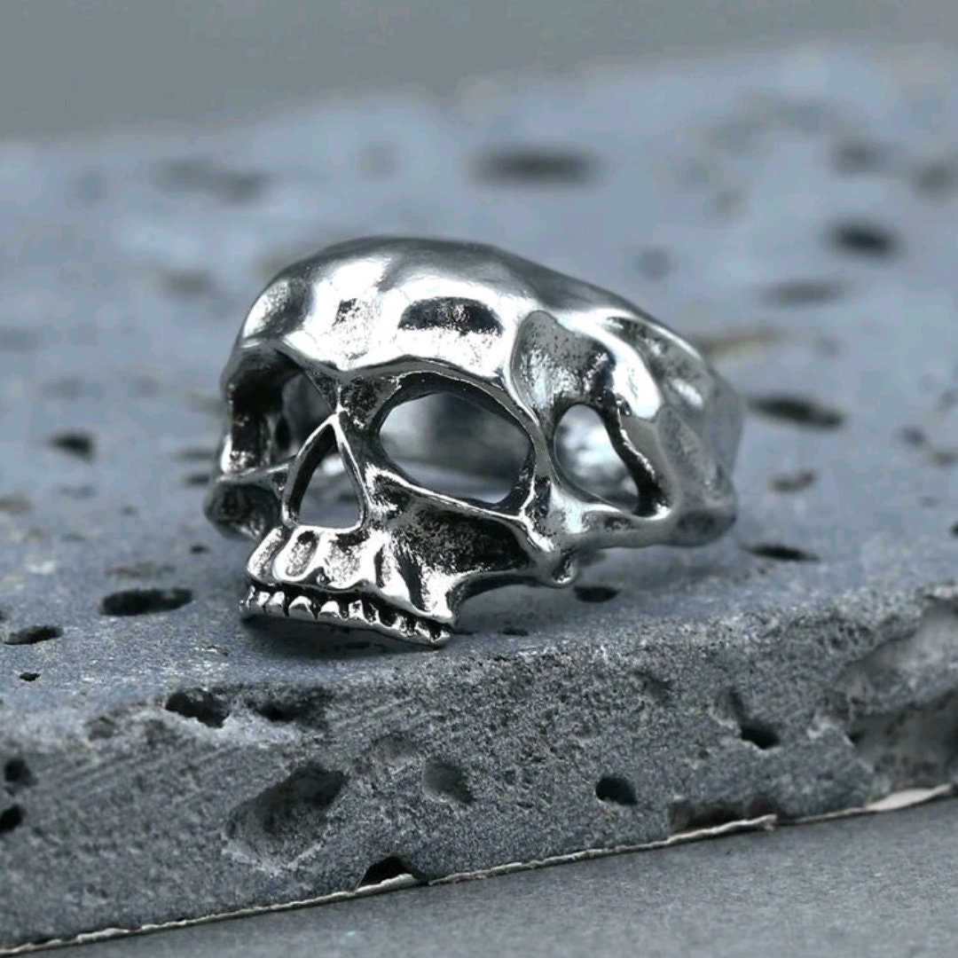 Skull ring Size 8