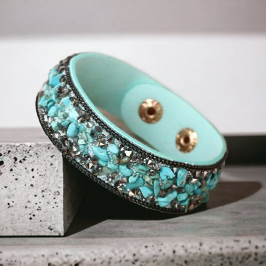 Turquoise stone bead snap button bracelet